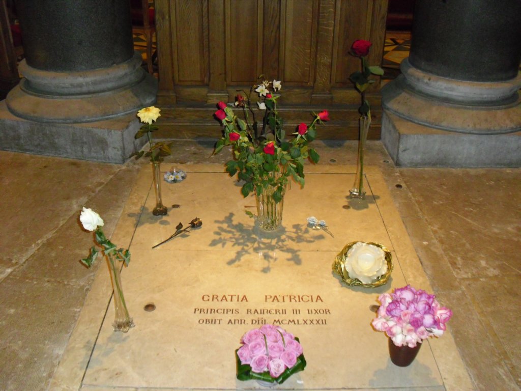 princessgracetomb1.jpg